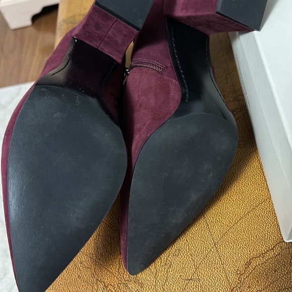 EUC MARC FISHER WOMEN SIZE 9.5 genuine burgundy suede bootie with zipper - Picture 8 of 11